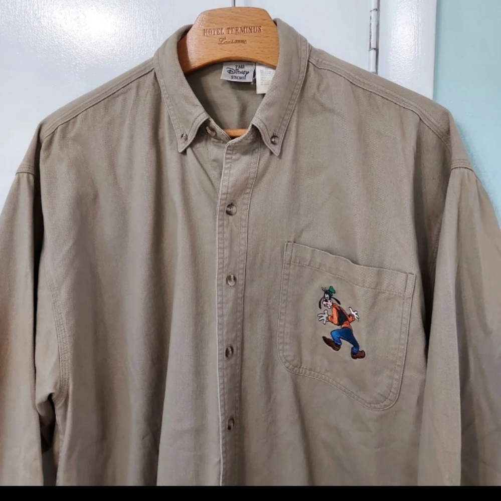 The Disney Store button front shirt with Goofy - size Medium